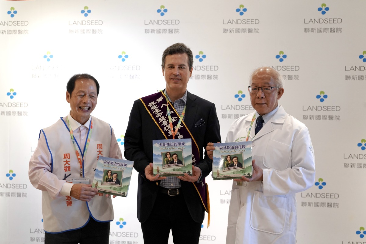 圖5　璜·曼努爾·葛藍先生捐贈《安地斯山的母親》300冊